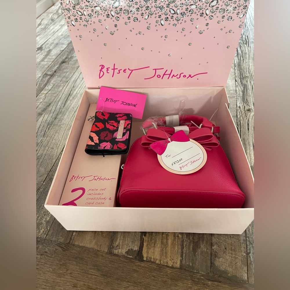 NWOT BETSEY JOHNSON PURSE AND CARD HOLDER GIFT SET